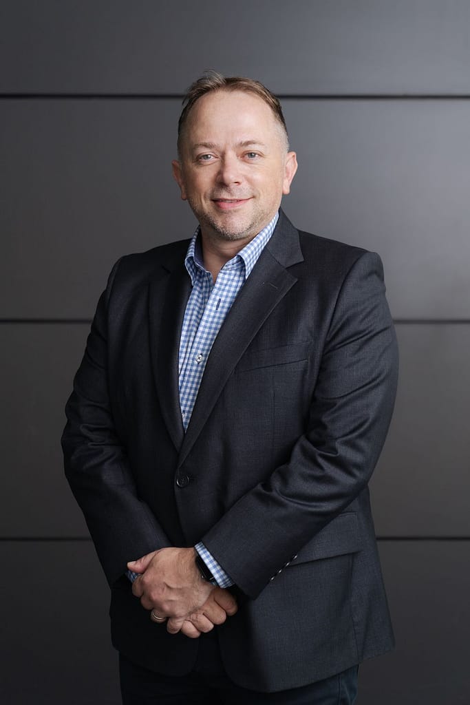 Ông Lars Voedisch, Giám đốc điều hành PRecious Communications